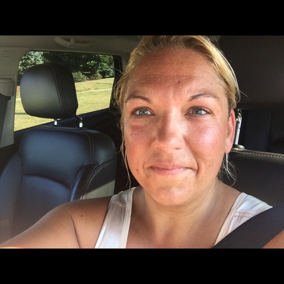 Meet your Posher, Sarah - Picture 1 of 1